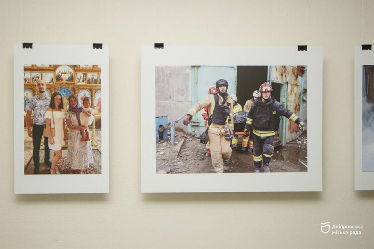 Експозиція складається з двох частин Експозиція складається з двох частин