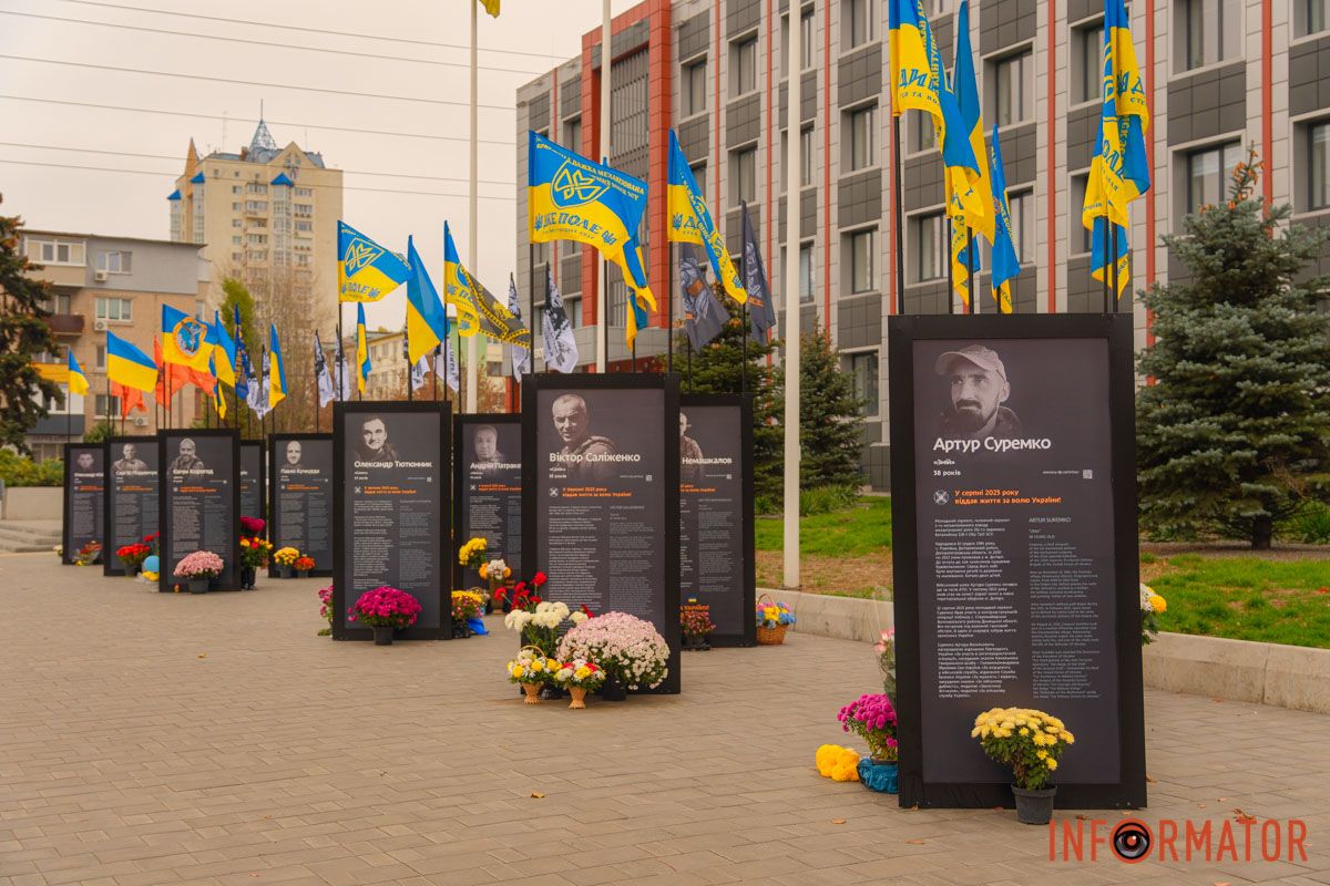 У Дніпрі відкрили другу частину проєкту “Історії Героїв” в Індустріальному районі У Дніпрі відкрили другу частину проєкту “Історії Героїв” в Індустріальному районі