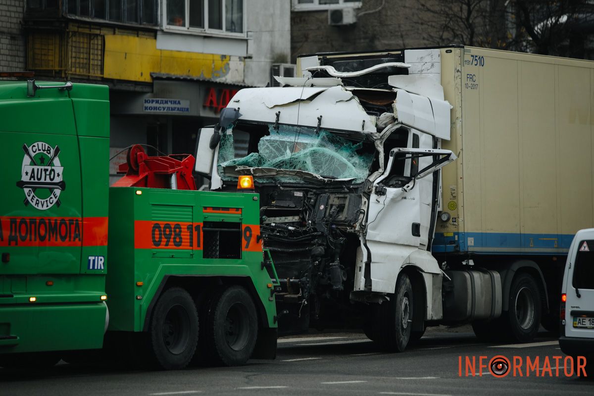 В субботу, 15 ноября, на перекрестке Старочумацкой и Образцовой произошла авария В субботу, 15 ноября, на перекрестке Старочумацкой и Образцовой произошла авария