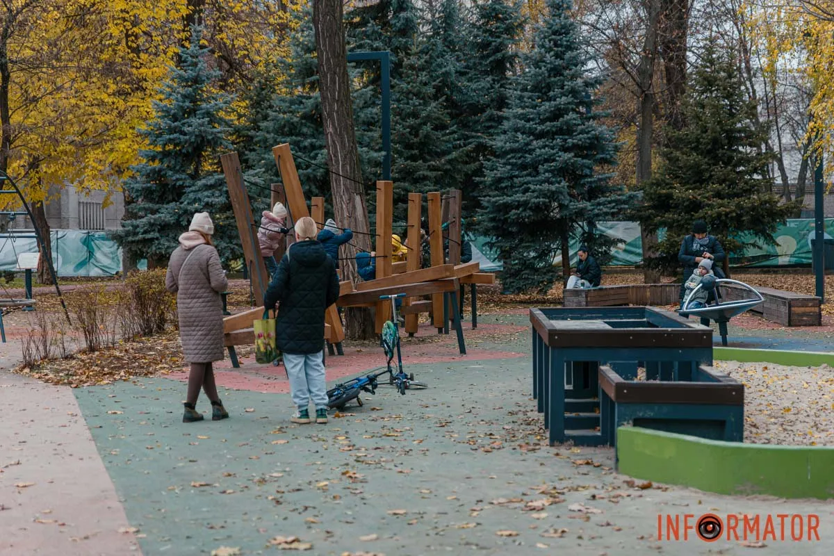 У Дніпрі відремонтували інклюзивний та дитячий майданчики у сквері Героїв У Дніпрі відремонтували інклюзивний та дитячий майданчики у сквері Героїв