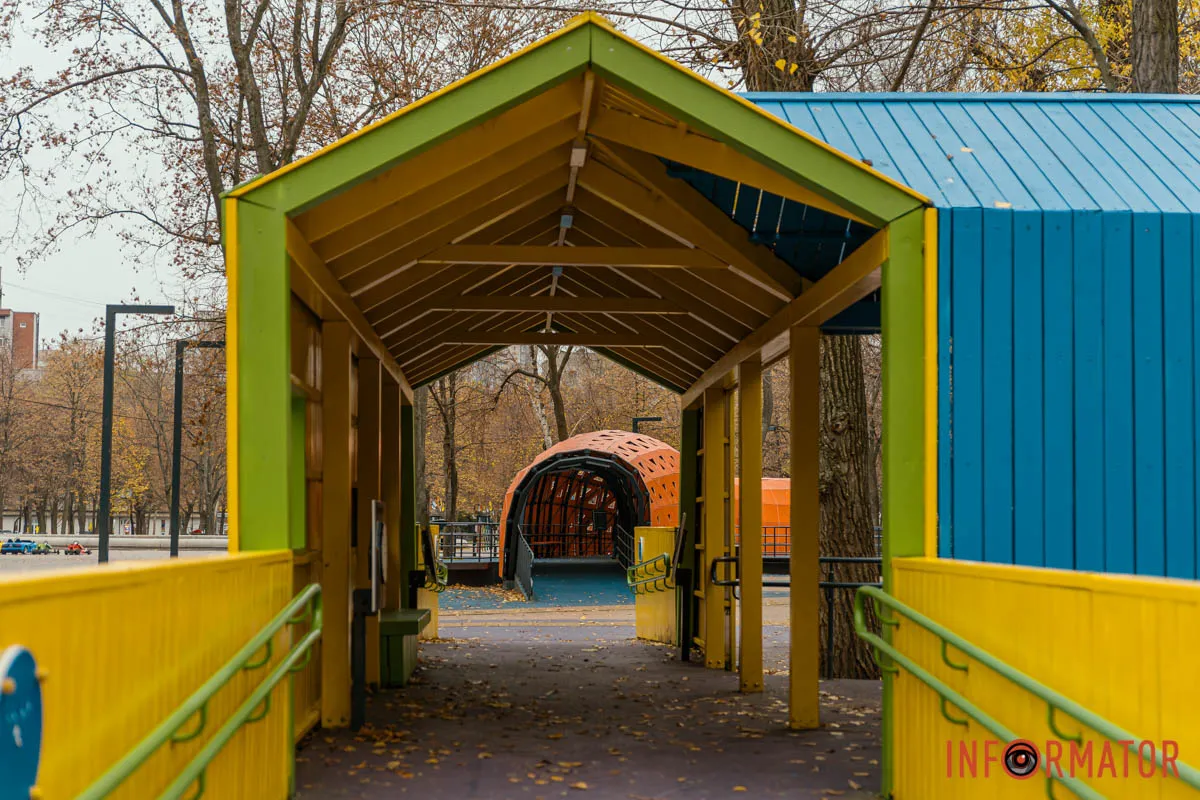 Пофарбували і відремонтували так звану гусеницю та інклюзивні гойдалки Пофарбували і відремонтували так звану гусеницю та інклюзивні гойдалки