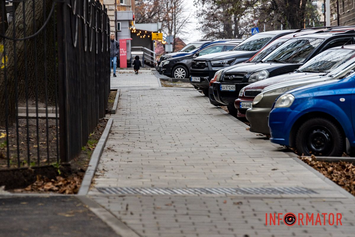 В Urban Dnipro додають, що тут підняли всі проїзди до рівня тротуару “Вийшла непогана вулиця, але не ідеальна”: як виглядає вулиця Театральна у Дніпрі після ремонту 4