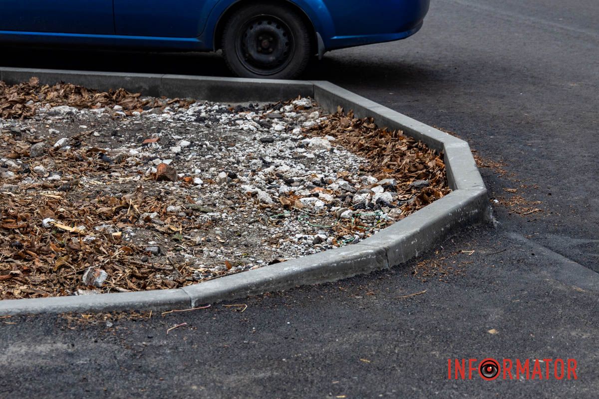 Крім того, встановили антипаркувальні стовпчики “Вийшла непогана вулиця, але не ідеальна”: як виглядає вулиця Театральна у Дніпрі після ремонту 5