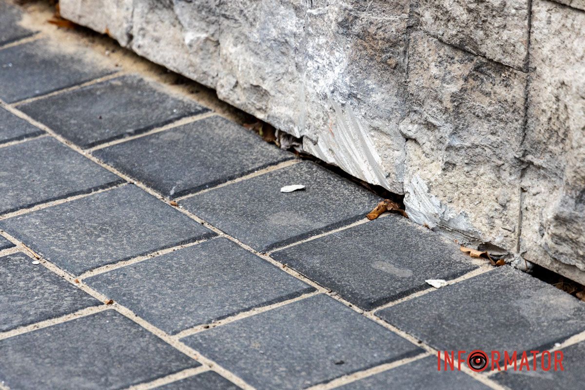 Різнобарвні тротуари на оновленій Театральній “Вийшла непогана вулиця, але не ідеальна”: як виглядає вулиця Театральна у Дніпрі після ремонту 7