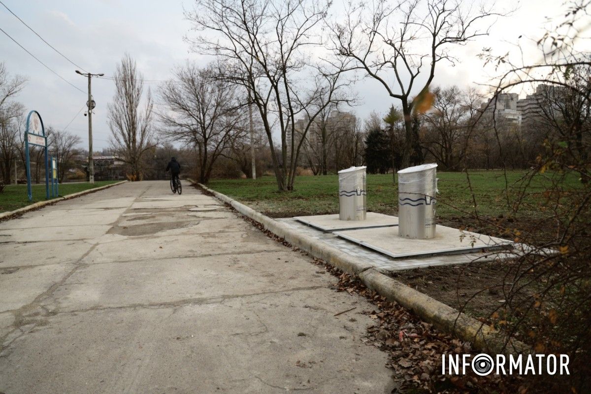 У Дніпрі на Червоному Камені міскрада закупила та встановила підземні баки за ціною автівки 1