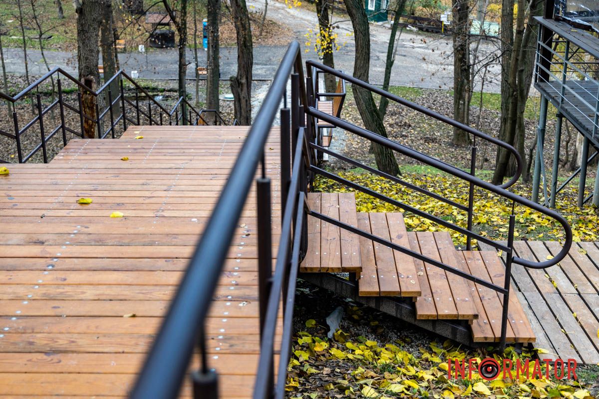 Місце, де встановили нові сходи У парку Зелений Гай у Дніпрі за 2 мільйони гривень встановили сходи з лавками: як вони виглядають 12