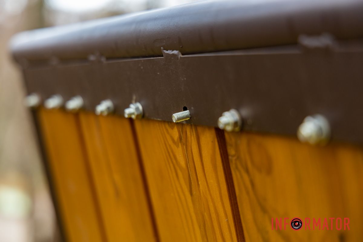 Конструкція, встановлена за понад 2 мільйони гривень У парку Зелений Гай у Дніпрі за 2 мільйони гривень встановили сходи з лавками: як вони виглядають 14