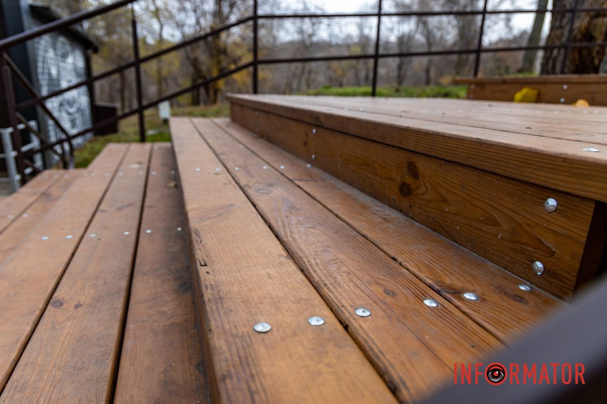 Загальний вигляд нових сходів у парку У парку Зелений Гай у Дніпрі за 2 мільйони гривень встановили сходи з лавками: як вони виглядають 18