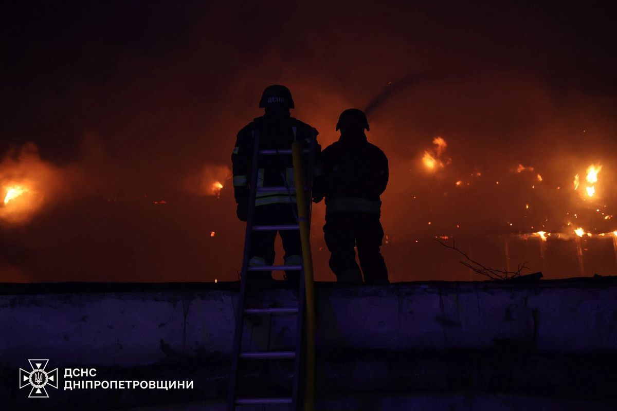 Масована атака «Шахедів» на Дніпро, є поранені: у ДСНС показали перші фото та відео з місць влучань 2