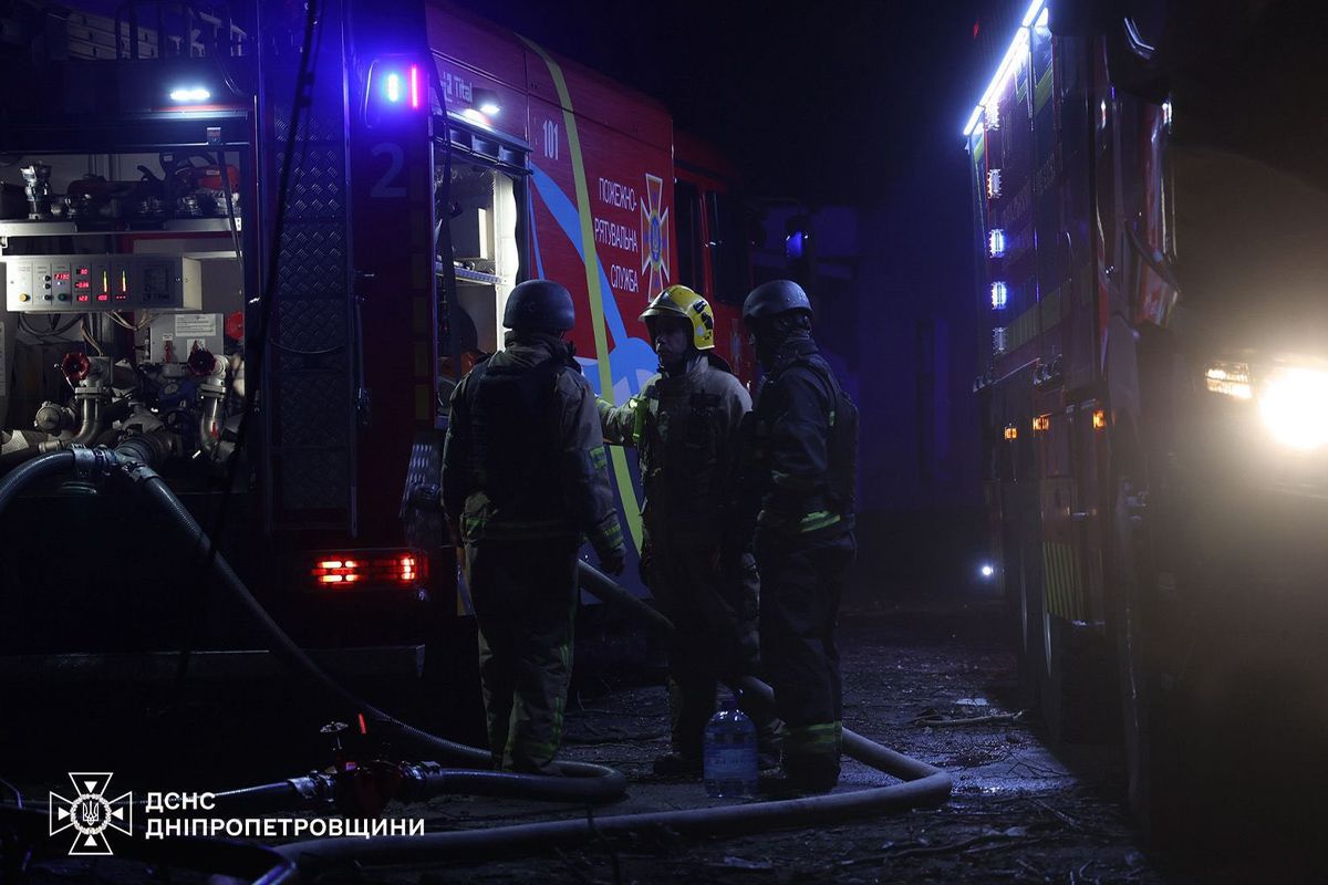 Масована атака «Шахедів» на Дніпро, є поранені: у ДСНС показали перші фото та відео з місць влучань 4