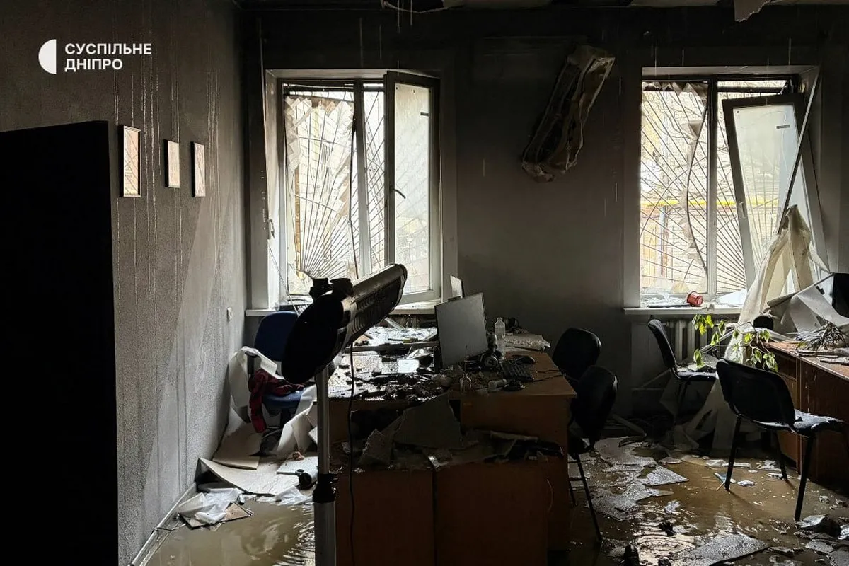 Потрощені офіси, вибиті вікна Потрощені офіси, вибиті вікна