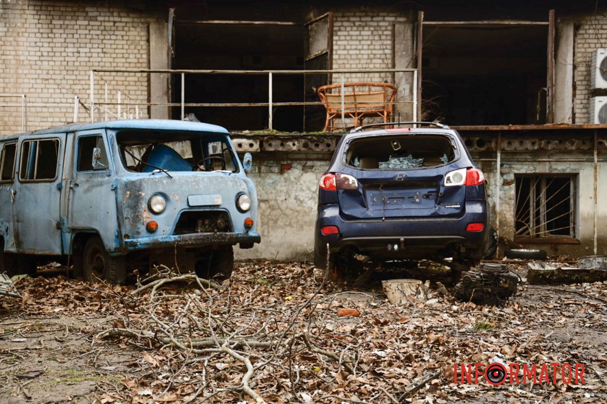 Через атаку також постраждали 2 котельні Згорілі авто, вибиті вікна, сліди пожежі: як у Дніпрі виглядає місце нічної ворожої атаки 7