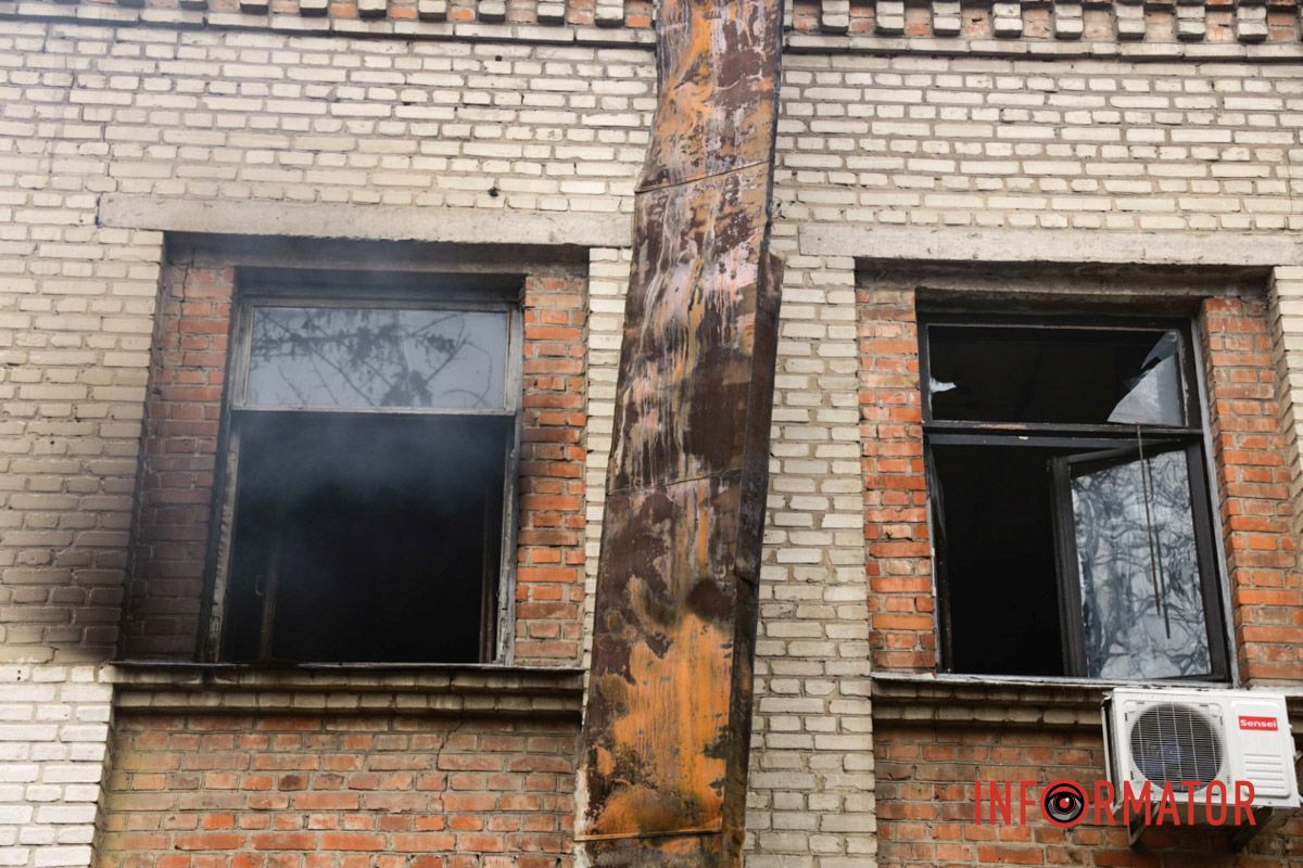 Постраждало 7 багатоповерхових будинків Згорілі авто, вибиті вікна, сліди пожежі: як у Дніпрі виглядає місце нічної ворожої атаки 8