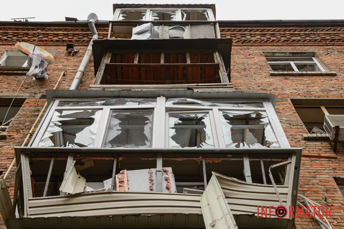 Наслідки ворожої атаки на Дніпро в ніч на 18 листопада Згорілі авто, вибиті вікна, сліди пожежі: як у Дніпрі виглядає місце нічної ворожої атаки 1