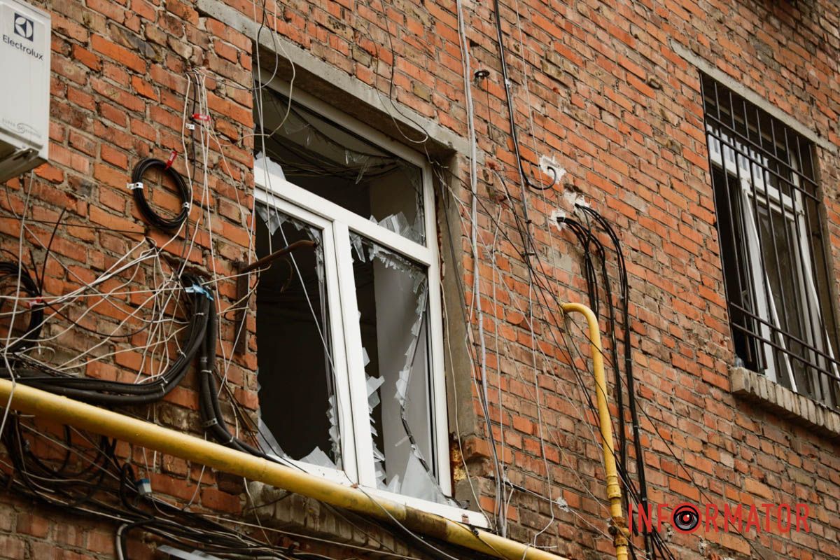 Наслідки атаки в ніч з 17 на 18 листопада Згорілі авто, вибиті вікна, сліди пожежі: як у Дніпрі виглядає місце нічної ворожої атаки 34