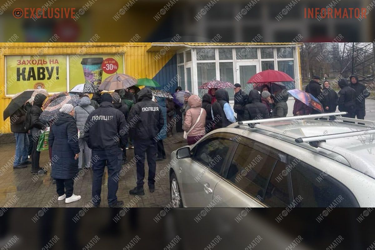 Декілька житлових масивів без води вже третій день: у Дніпрі люди перекривали вулицю 1