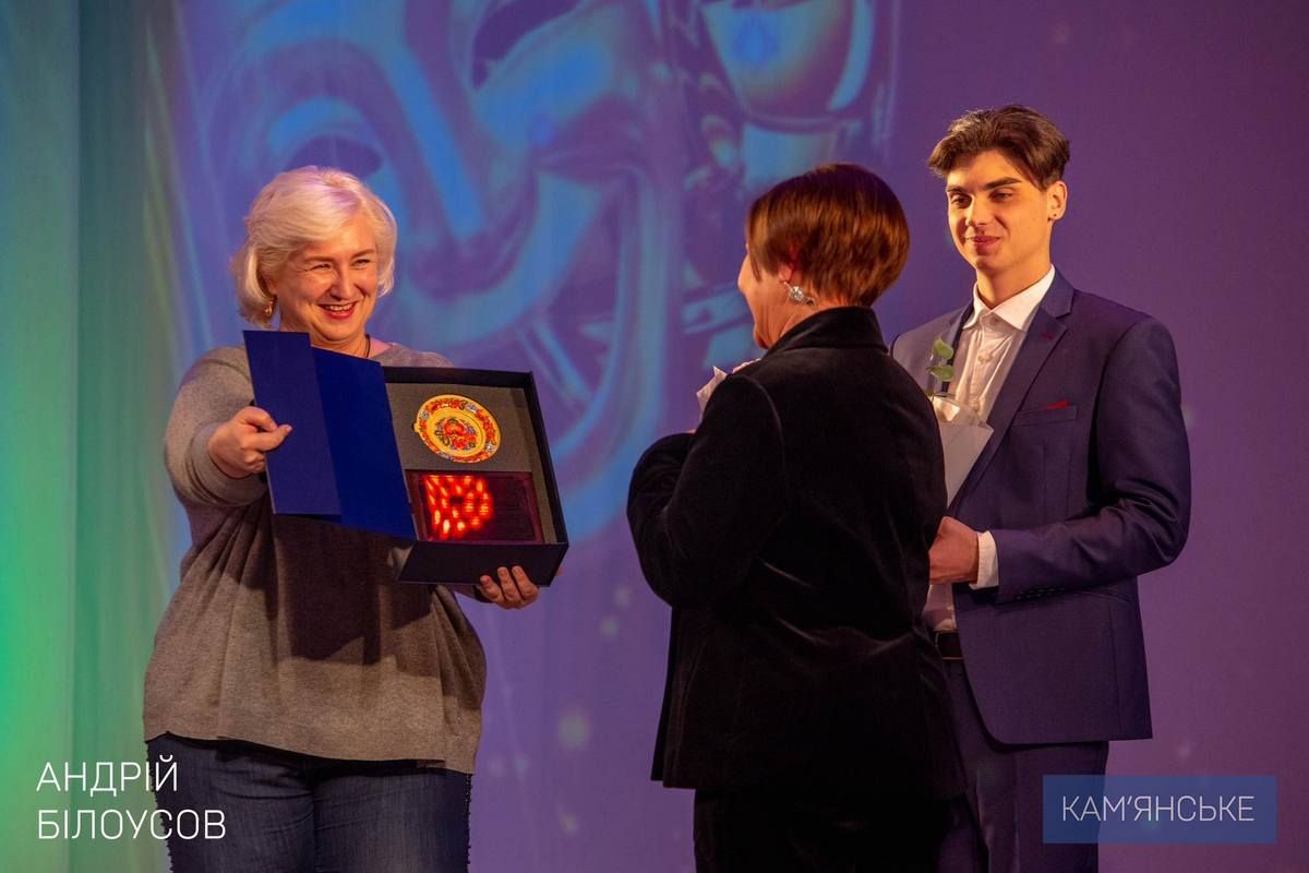 Потрійний ювілей відзначив Кам’янський академічний музично-драматичний театр імені Лесі Українки 3