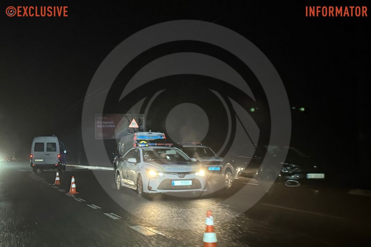 Масштабна ДТП на Набережній Перемоги у Дніпрі: на місці працюють багато поліції та «швидкі» 2