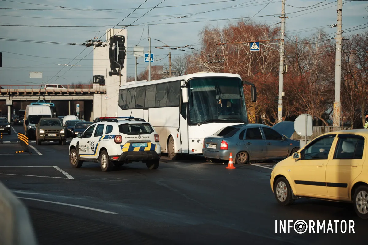 У суботу, 22 листопада, у Дніпрі на Січеславській Набережній сталася ДТП