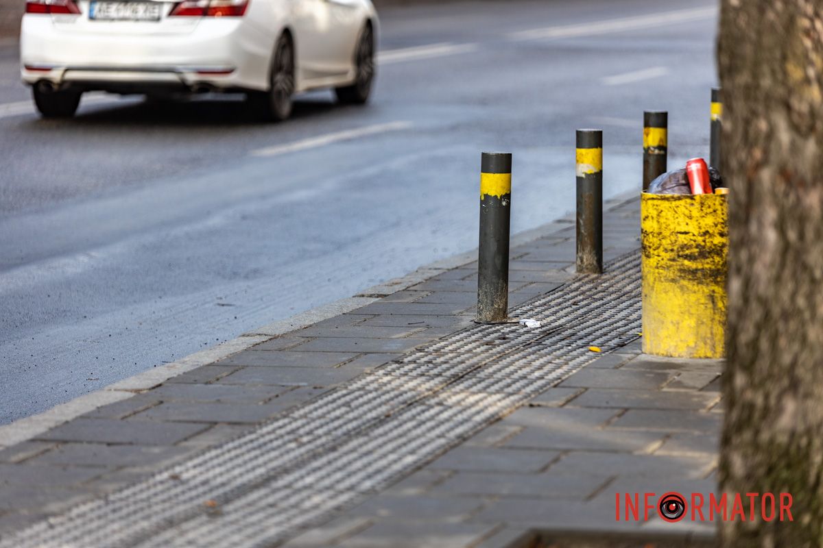 Вперше у Дніпрі поклали білу тактильну плитку: як змінилась вулиця Незалежності 10