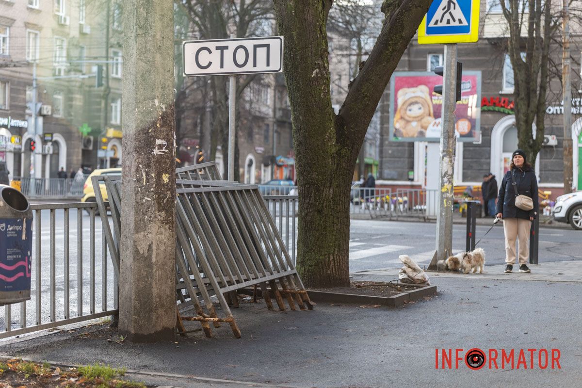 Вперше у Дніпрі поклали білу тактильну плитку: як змінилась вулиця Незалежності 12