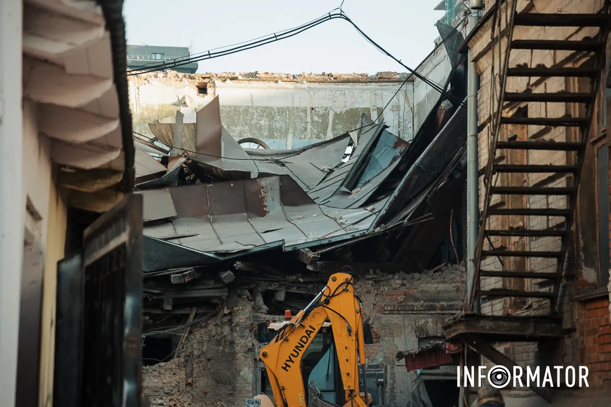 Через це заїзд на вулицю зі сторони проспекту Дмитра Яворницького перекрила поліція