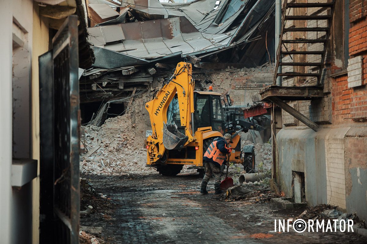 Через обвал даху від будинку залишилися самі стіни