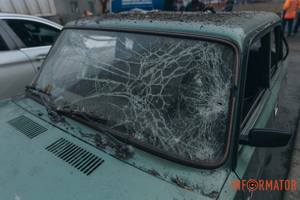 Пошкоджене лобове скло Пошкоджене лобове скло