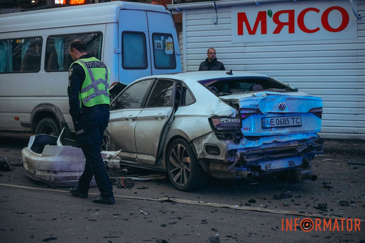 У Дніпрі на перехресті Робочої та Професора Герасюти зіткнулися Chevrolet і Volkswagen: є постраждалі, працюють медики та рятувальники 26