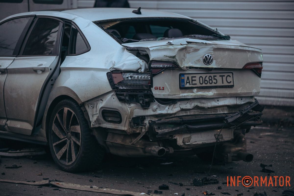 У Дніпрі на перехресті Робочої та Професора Герасюти зіткнулися Chevrolet і Volkswagen: є постраждалі, працюють медики та рятувальники 27