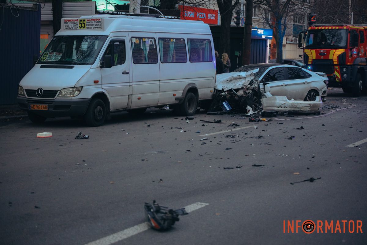 У Дніпрі на перехресті Робочої та Професора Герасюти зіткнулися Chevrolet і Volkswagen: є постраждалі, працюють медики та рятувальники 4