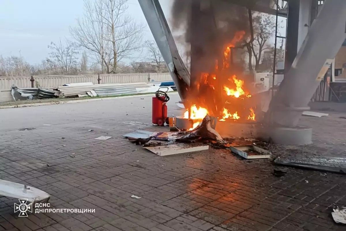 Понівечено майже десять заправок