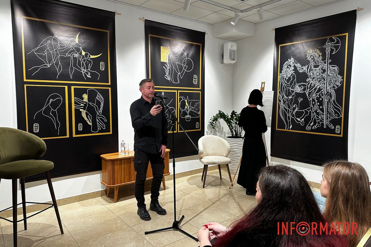 Під час вечора Сергій Жадан, український письменник, перекладач та військовослужбовець другого корпусу НГУ «Хартія», читав свої переклади Целана та власні вірші