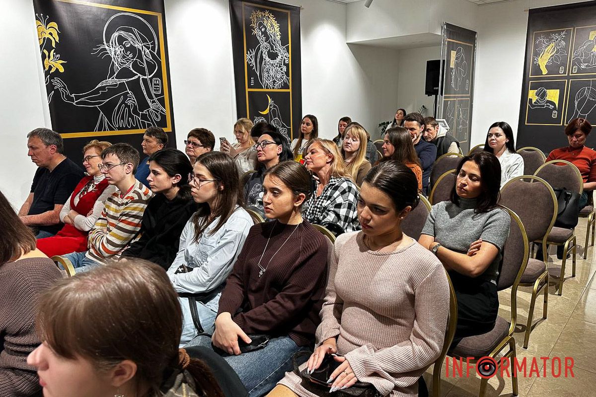 Перше видання вийшло більше десяти років тому, але він продовжував перекладати далі