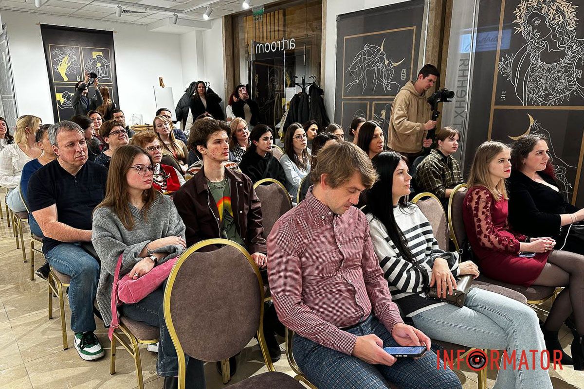 Тут глядачі змогли побачити візуальні та поетичні роботи, створені до майбутньої книги «Фуга» Пауля Целана в перекладі Сергія Жадана