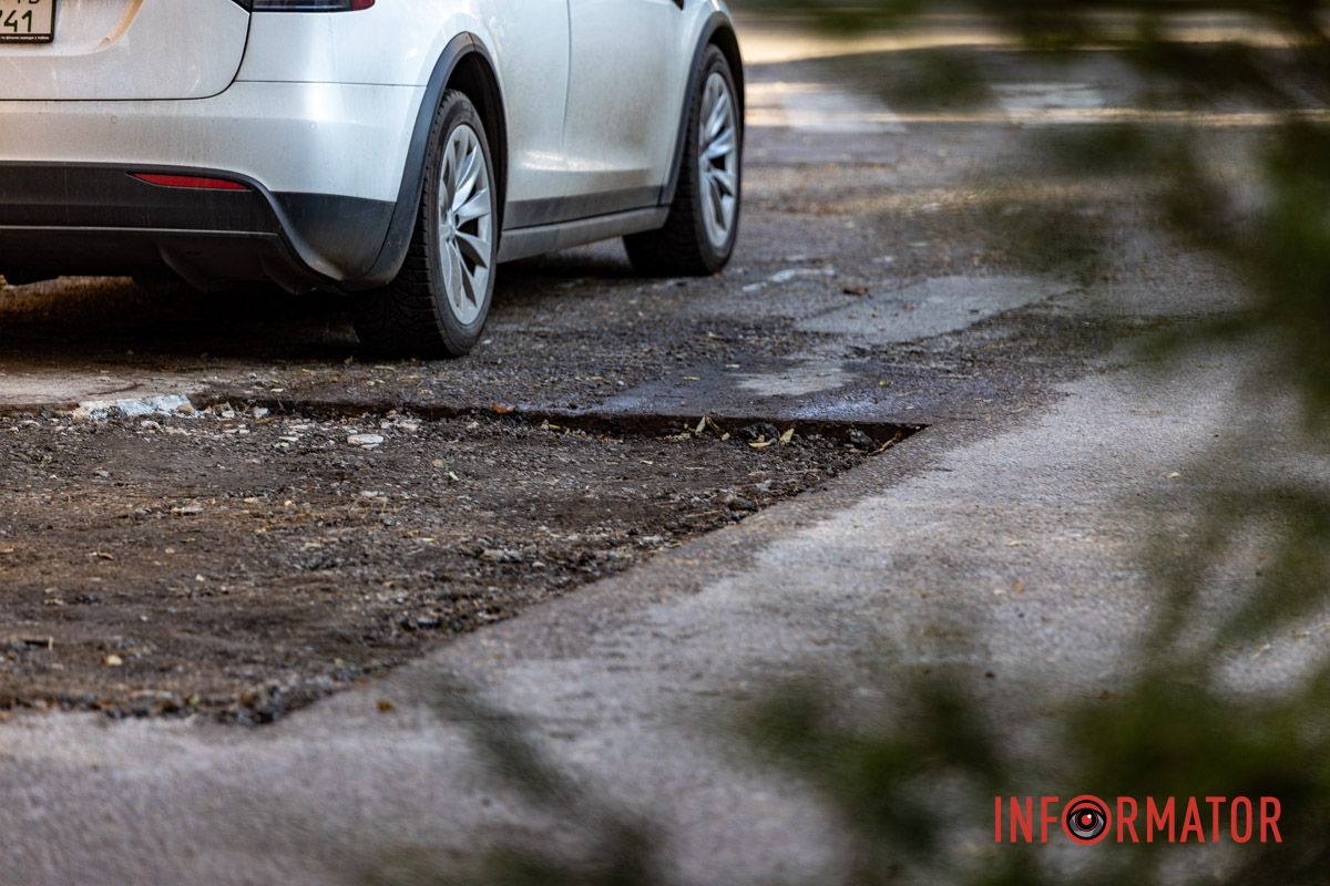 Не прошло и года: в Днепре на Ивана Акинфиева начали ремонтировать дорогу, в которую провалился Opel 5