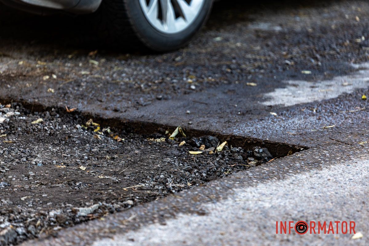 Не прошло и года: в Днепре на Ивана Акинфиева начали ремонтировать дорогу, в которую провалился Opel 6