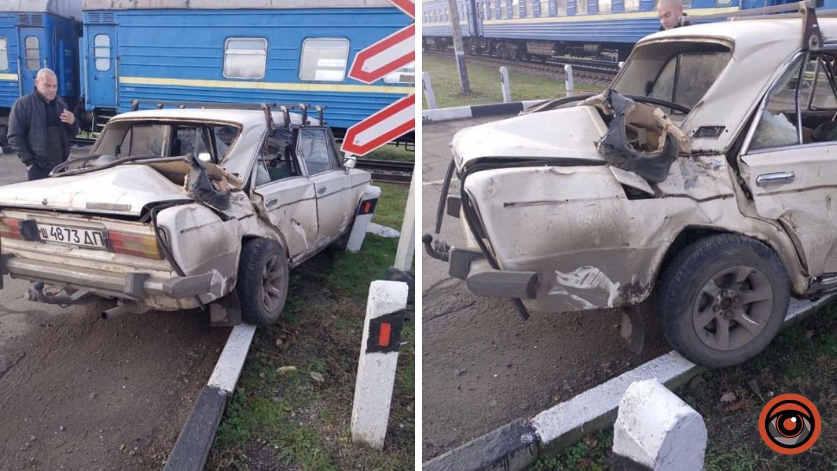 Хотів проскочити: ВАЗ зіткнувся з потягом у Дніпропетровській області
