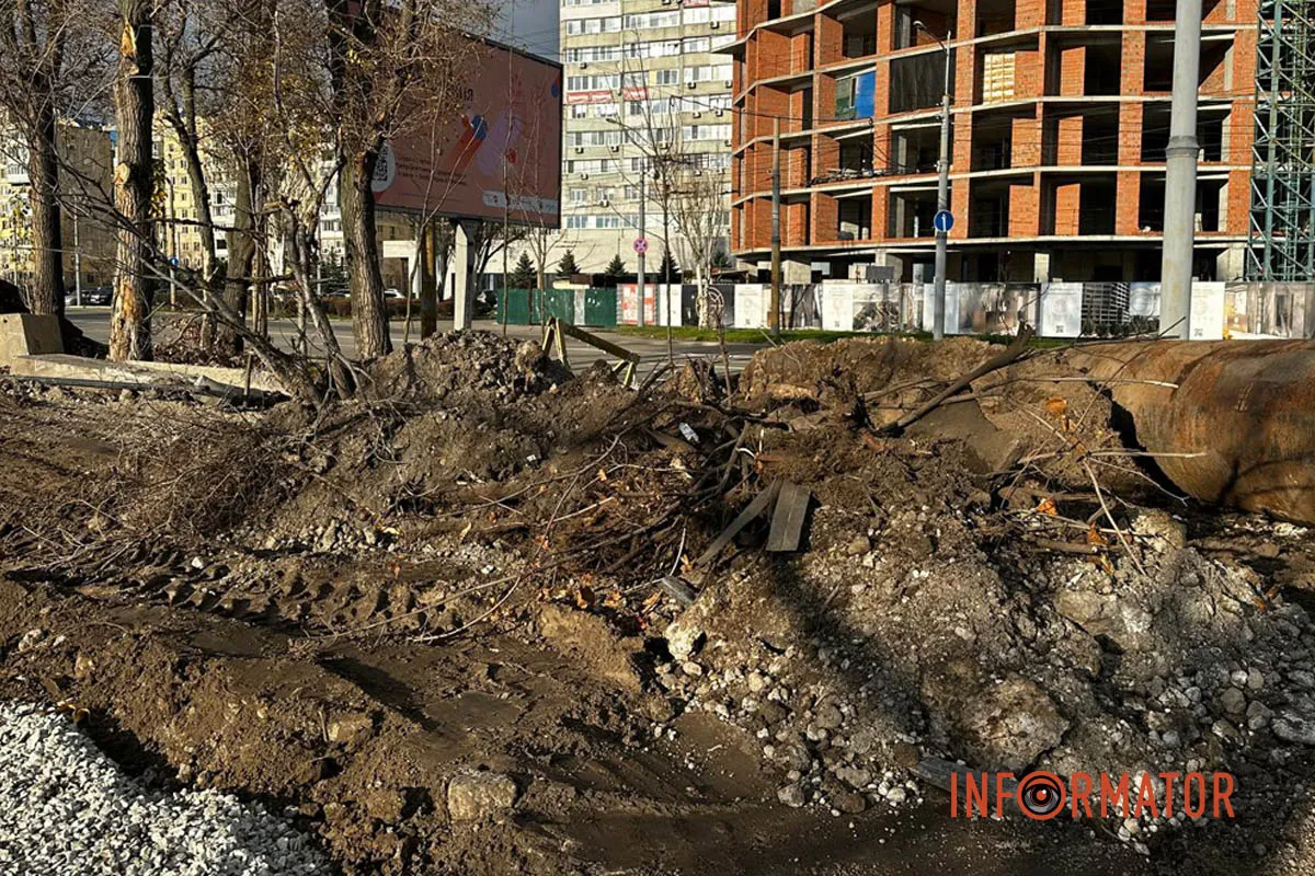 У Дніпрі триває важлива реконструкція водогону на Сонячній