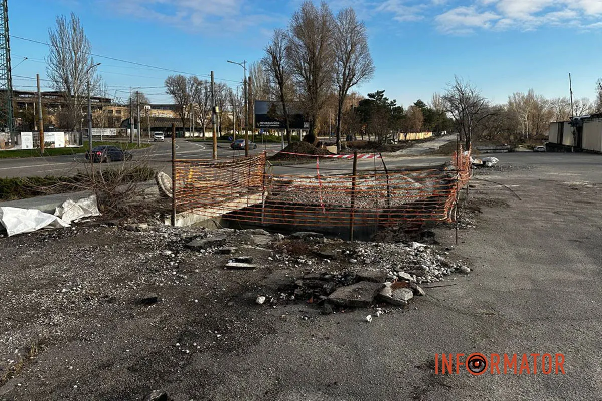 У Дніпрі на вулиці Сонячній Набережній оновлюють водогін
