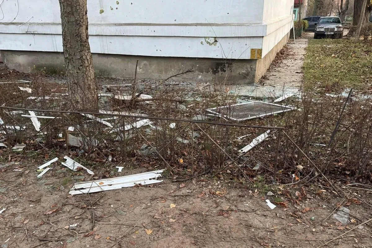 Ще 15 вікон вибуховою хвилею винесло і у школі міськрада 4