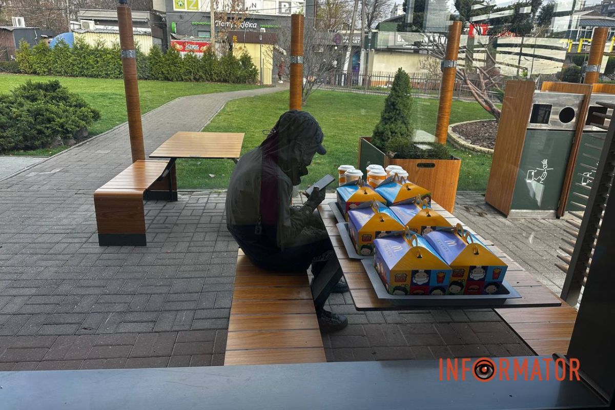 Новинка McDonald’s — «Friends Menu»: чи полюють дніпряни на фігурки з серіалу «Друзі» 4