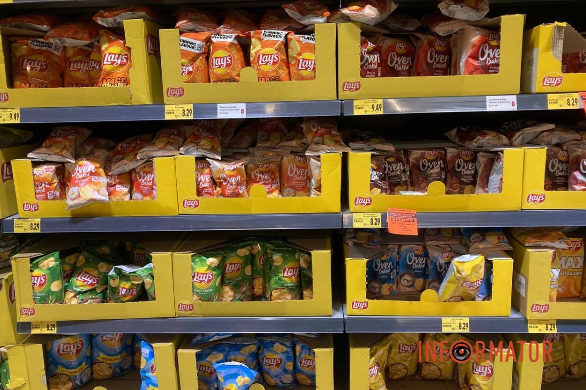 Картофельные чипсы Украинцы вынуждены экономить на еде: насколько отличается стоимость продуктов в Днепре и Польше, 11