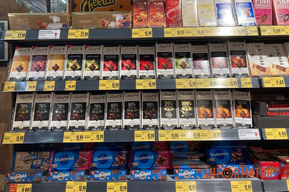 Цены на шоколад Украинцы вынуждены экономить на еде: насколько отличается стоимость продуктов в Днепре и Польше, 12