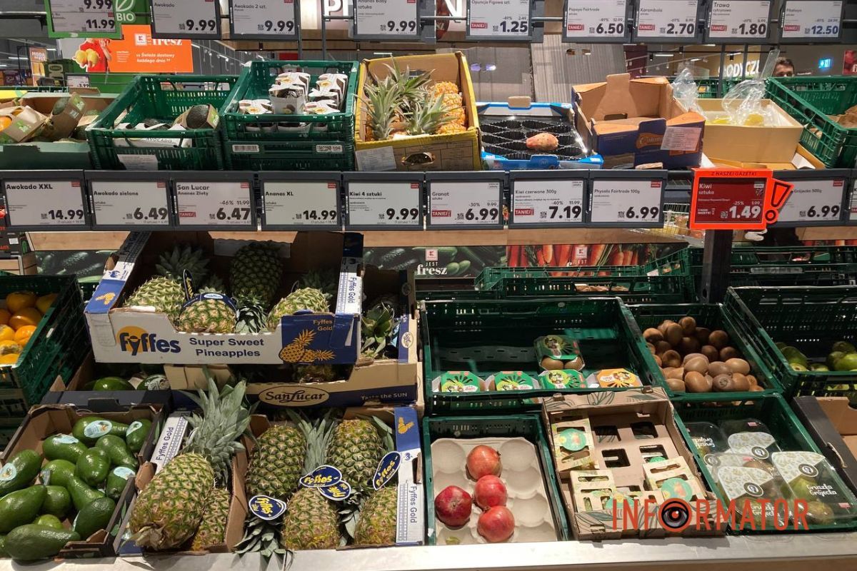 Цены на фрукты Украинцы вынуждены экономить на еде: насколько отличается стоимость продуктов в Днепре и Польше, 24