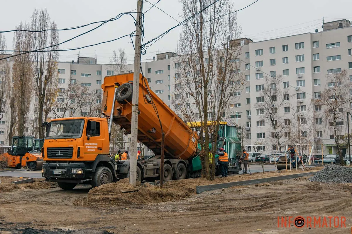 Станом на 27 листопада у дворі працювала техніка