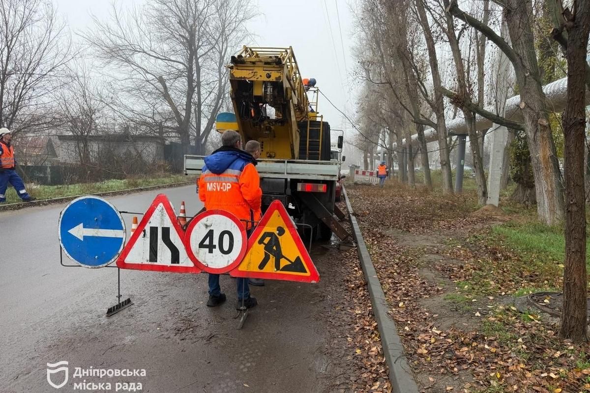 На початку листопада 2025 року на вулиці Олександра Данченка почали встановлювати освітлення