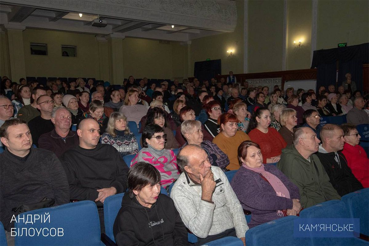 Він відзначив працівників і ветеранів — водіїв, ремонтників, електромонтерів, колійників, диспетчерів, усіх, хто забезпечує роботу трамваїв навіть у найскладніші часи Він відзначив працівників і ветеранів — водіїв, ремонтників, електромонтерів, колійників, диспетчерів, усіх, хто забезпечує роботу трамваїв навіть у найскладніші часи