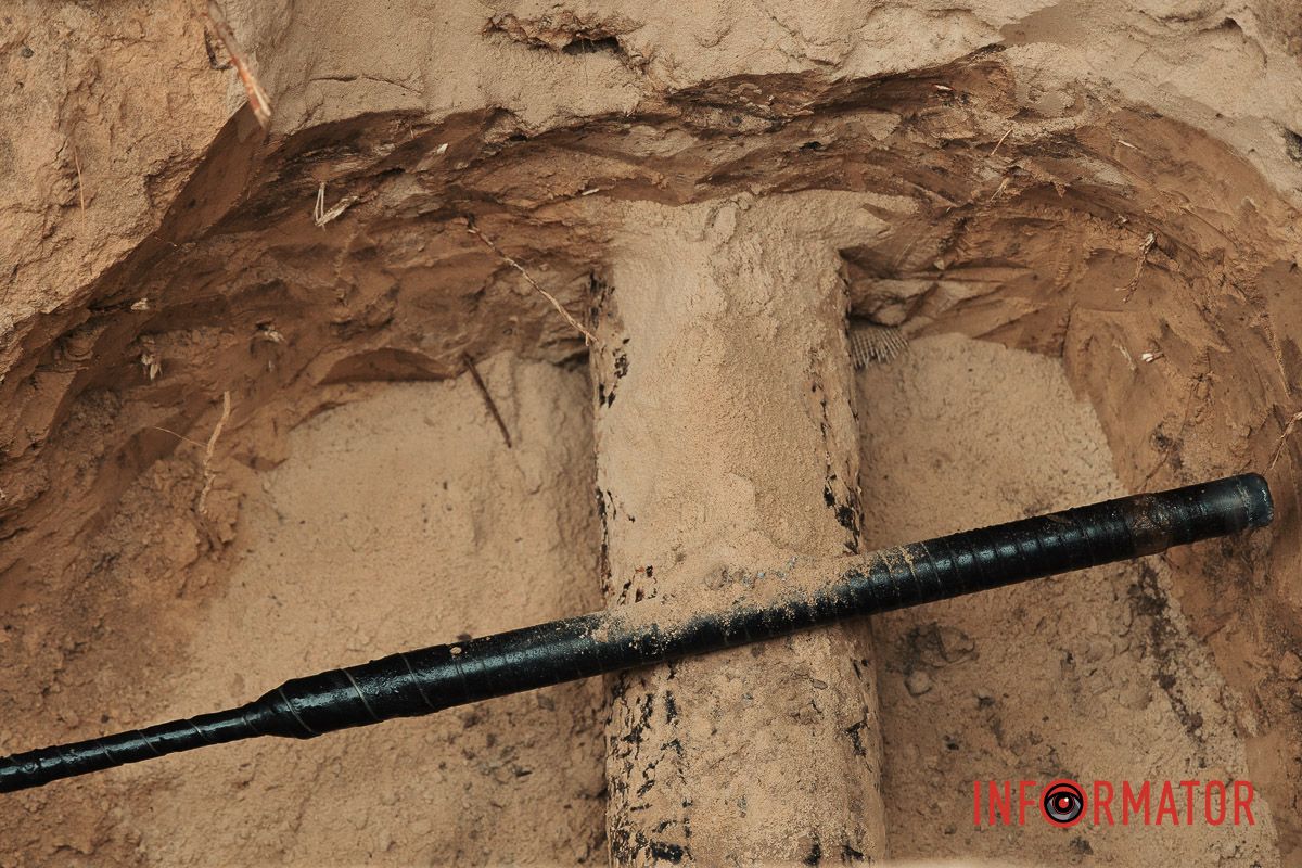 Перекрита смуга на Крутогірному узвозі У Дніпрі на Крутогірному узвозі перекрили частину дороги та тротуар 9