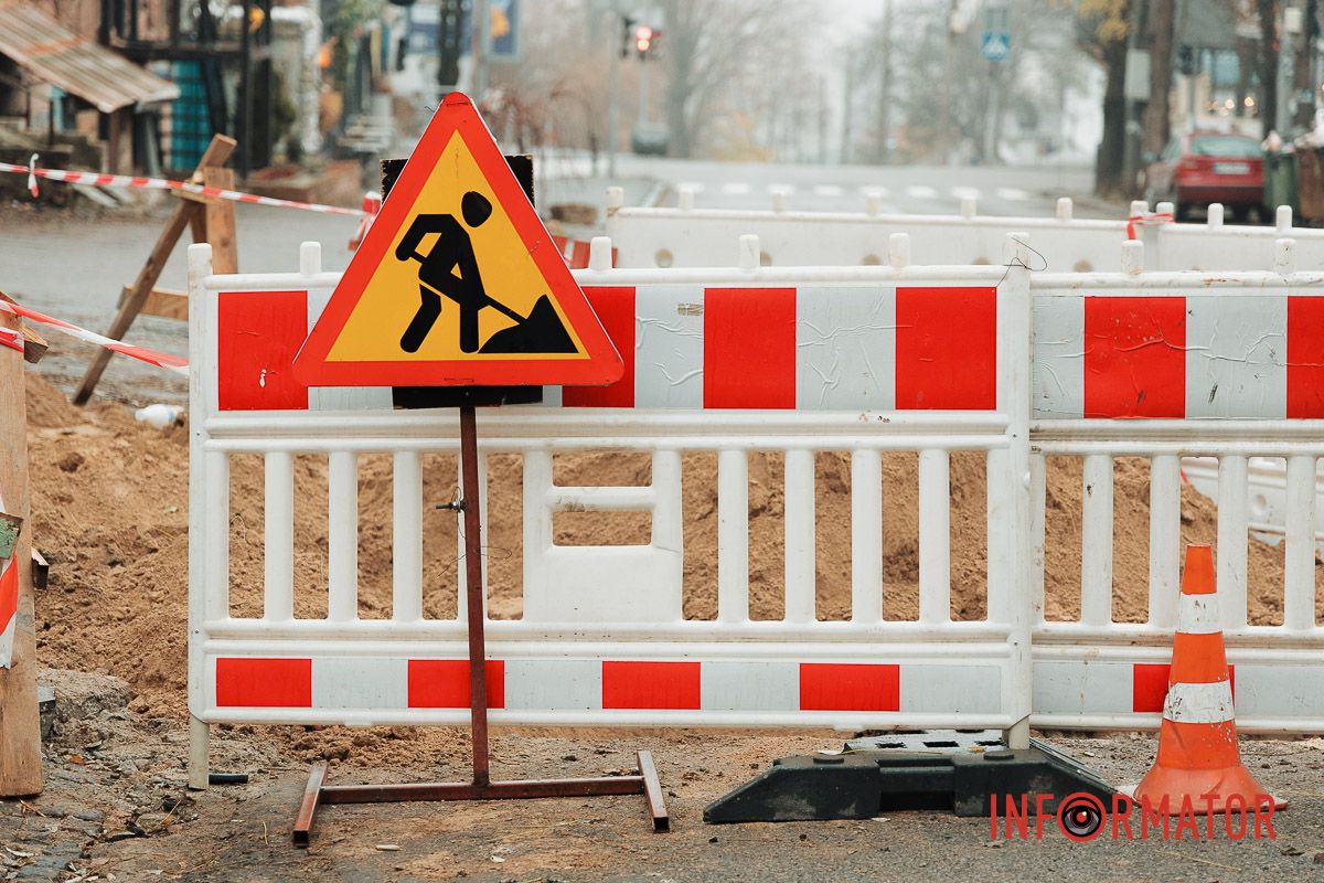 Обмеження запровадили у п'ятницю, 28 листопада У Дніпрі на Крутогірному узвозі перекрили частину дороги та тротуар 2